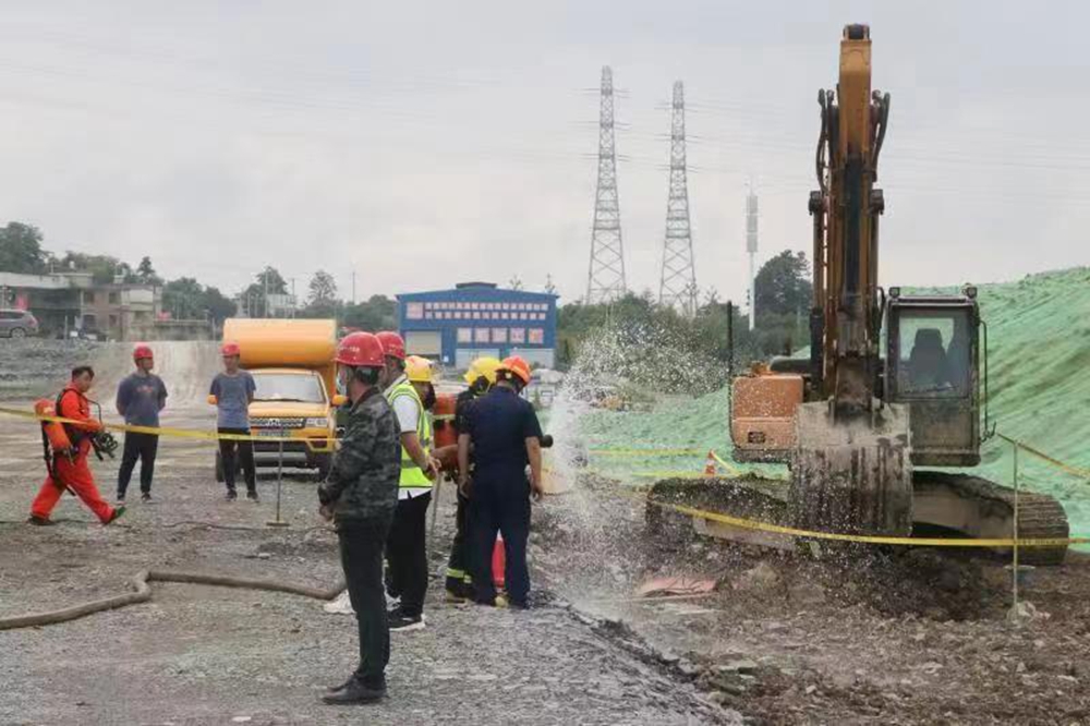 2022年安全生產(chǎn)月燃氣泄漏應(yīng)急救援演練活動(圖7)